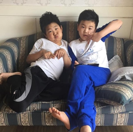 À±ÈÄ Áؼö ±ÙȲ, ¾Æºü¾îµð°¡