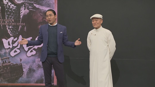 김한민 감독(왼쪽) 도올 김용옥(오른쪽) 스틸 컷