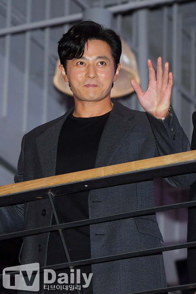 嵿