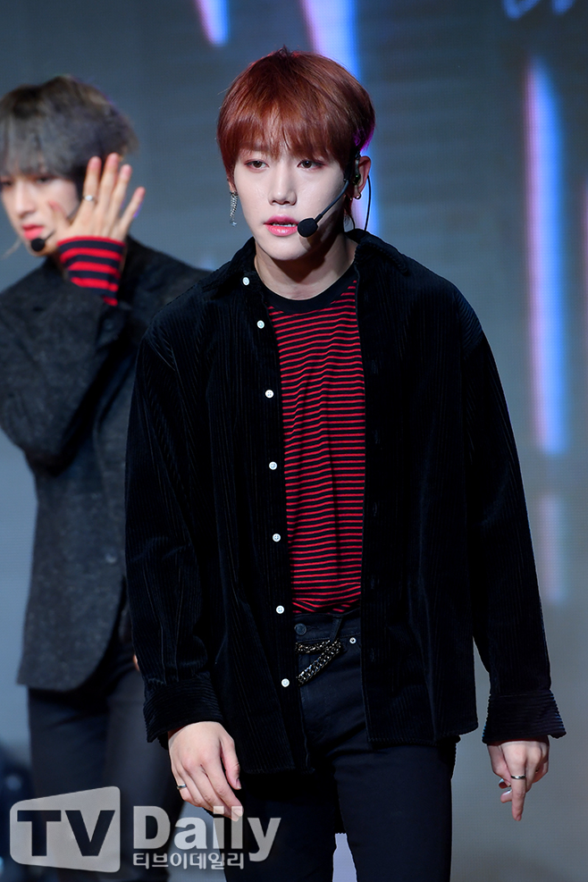 ϵ 