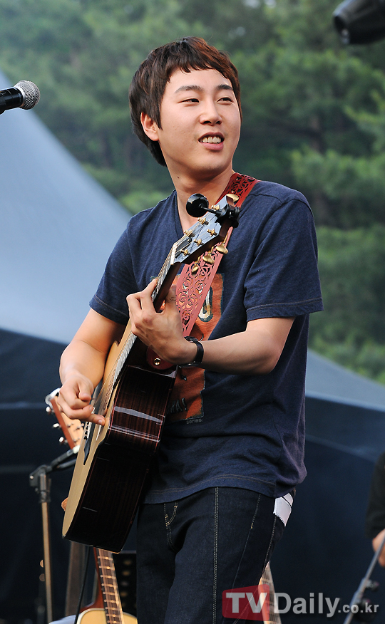 ���۸��� ���ƿԴ� �����