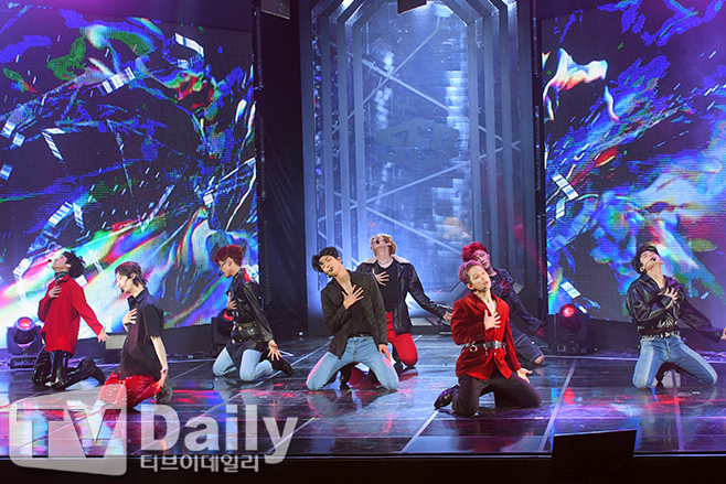 SF9