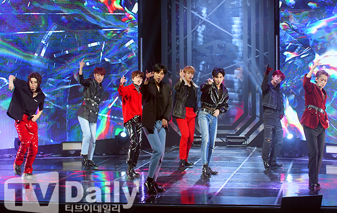 SF9