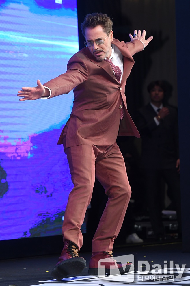 ��ȭ �����: �������, �ι�Ʈ �ٿ�� �ִϾ�