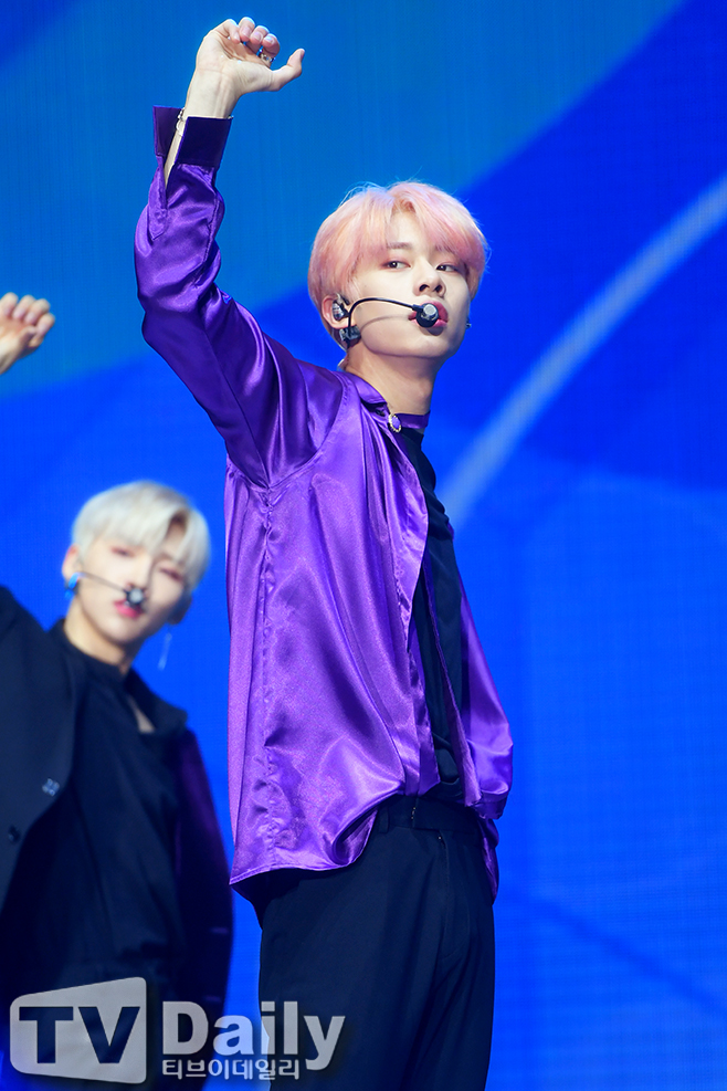 AB6IX 赿