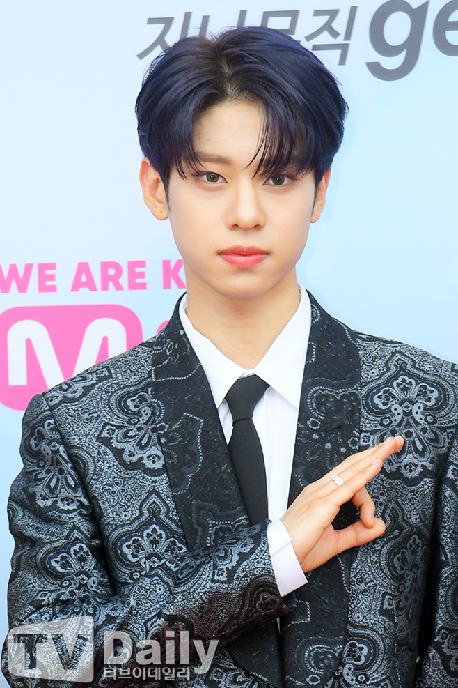 AB6IX 赿