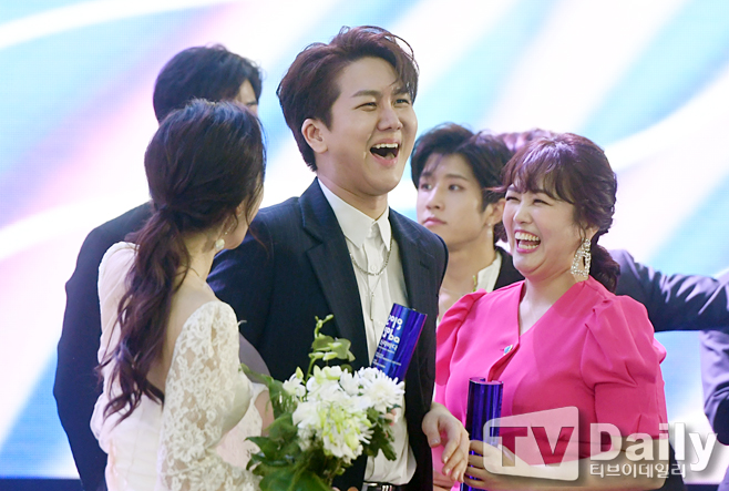 ƼºêÀ̵¥Àϸ® Æ÷Åä