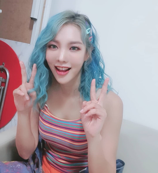 Ƽ