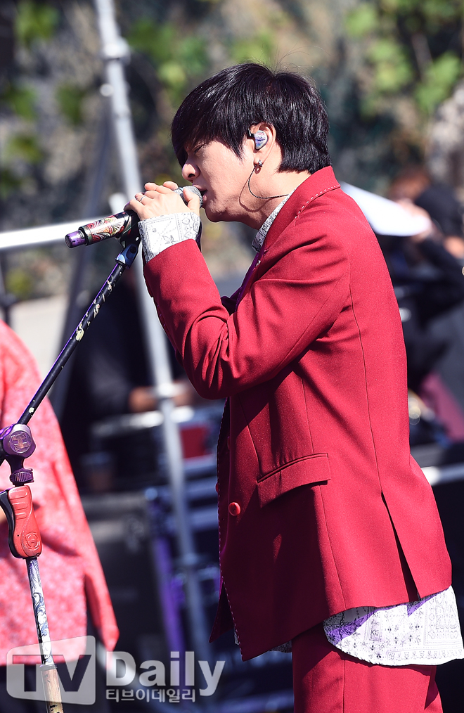 YB