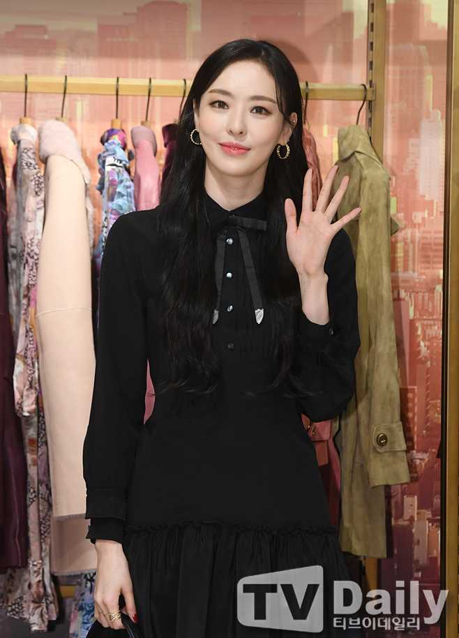 ƼºêÀ̵¥Àϸ® Æ÷Åä