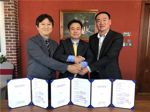 (ÁÂÃø)¾çÁ¾Ç¥ ÄÞ¸¶½ºÆ©µð¿À ´ëÇ¥, (°¡¿îµ¥)Á¶ÇüÁÖ Çѱ¹¹Ìµð¾îÄÜÅÙÃ÷ÇùȸÀå, (¿ìÃø)·ù¸í ÁßÀ¶¼º´Þº£ÀÌ¡Ȧµù½º ´ëÇ¥