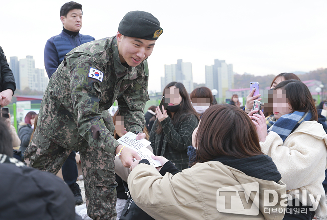 ƼºêÀ̵¥Àϸ® Æ÷Åä