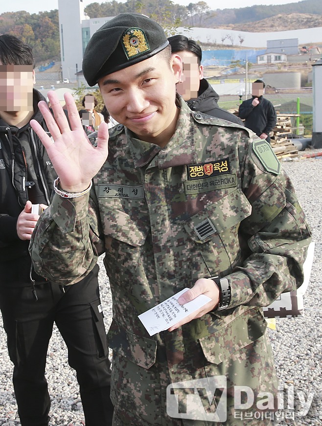  뼺