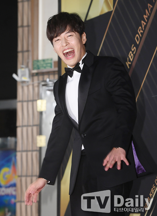 ƼºêÀ̵¥Àϸ® Æ÷Åä