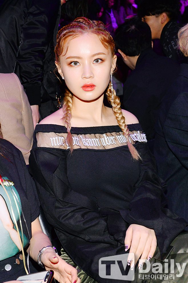  AOMG