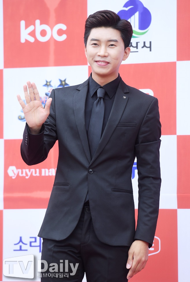 ÀÓ¿µ¿õ °ñµå¹öư ¼Ò°¨