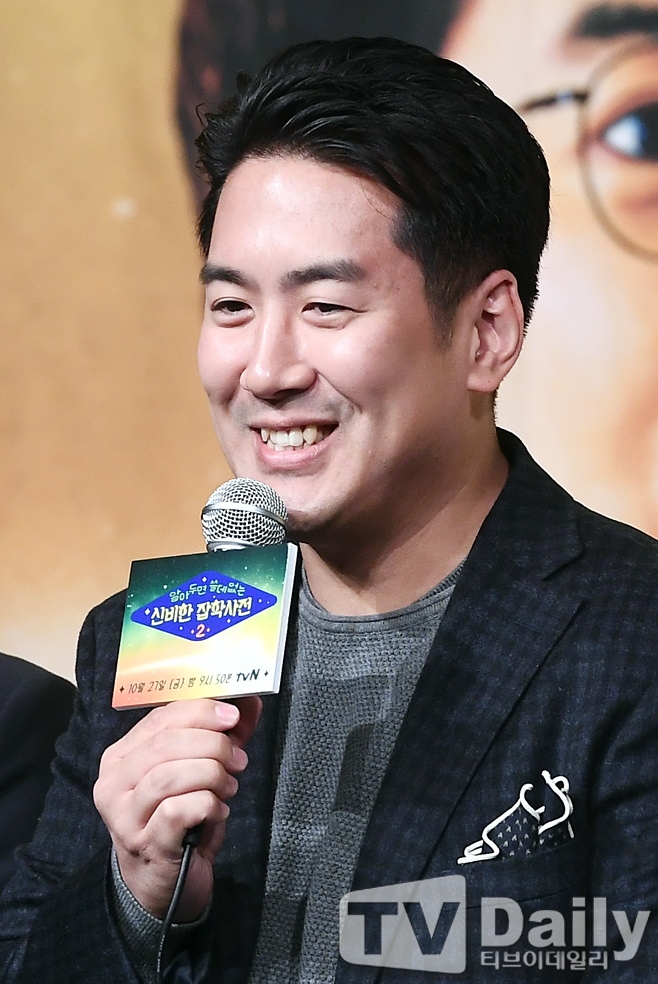 嵿