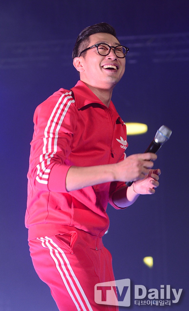 â ̴HQ
