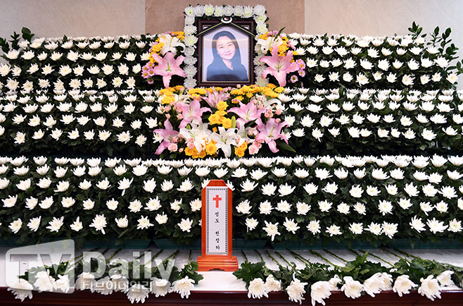 ƼºêÀ̵¥Àϸ® Æ÷Åä