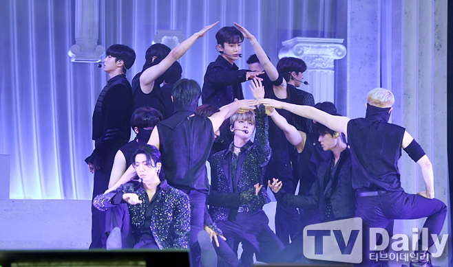 SF9