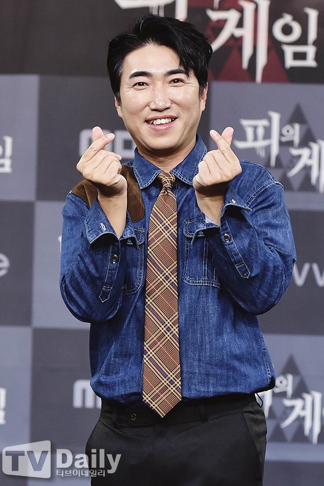 嵿