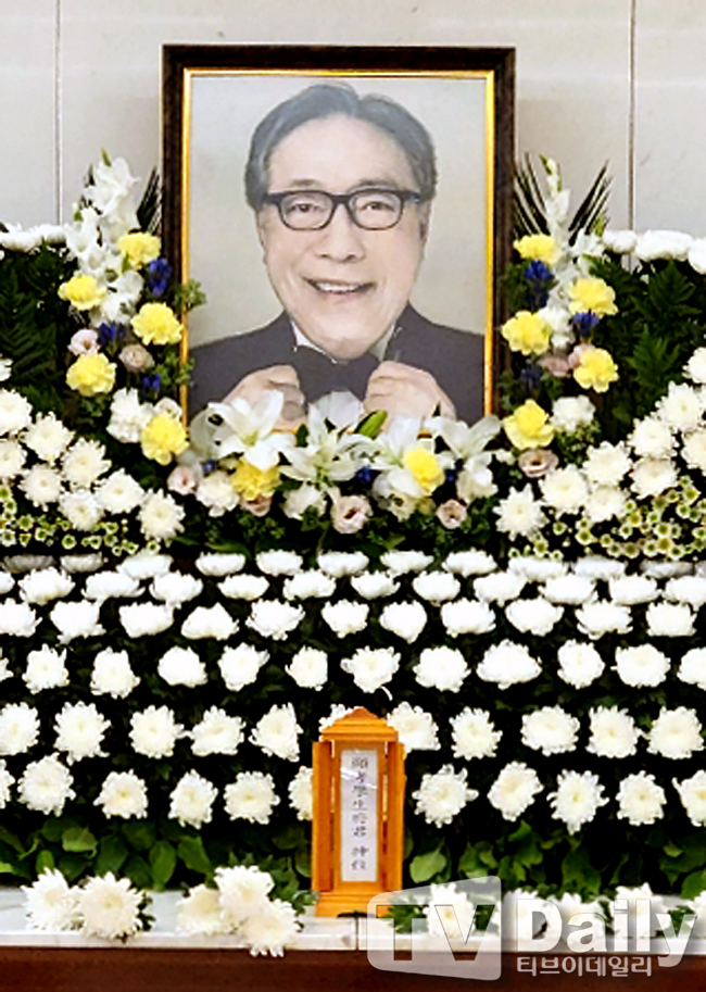 ƼºêÀ̵¥Àϸ® Æ÷Åä