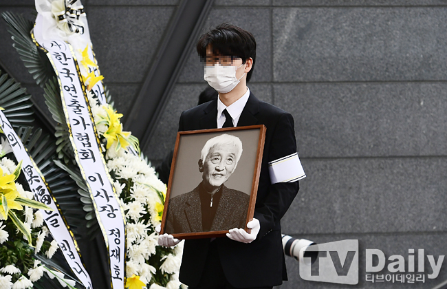 ƼºêÀ̵¥Àϸ® Æ÷Åä