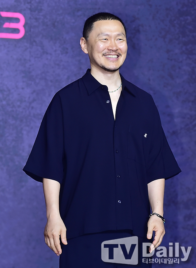 絿