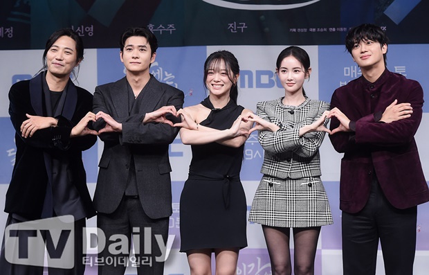 À̰¿¡´Â ´ÞÀÌ È帥´Ù