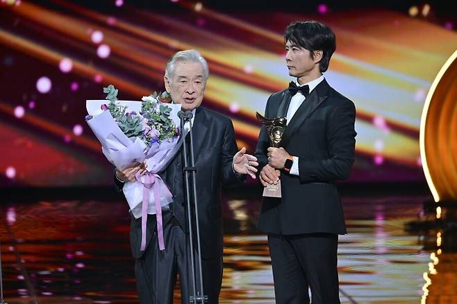 ͺ �̼���, �ּ���