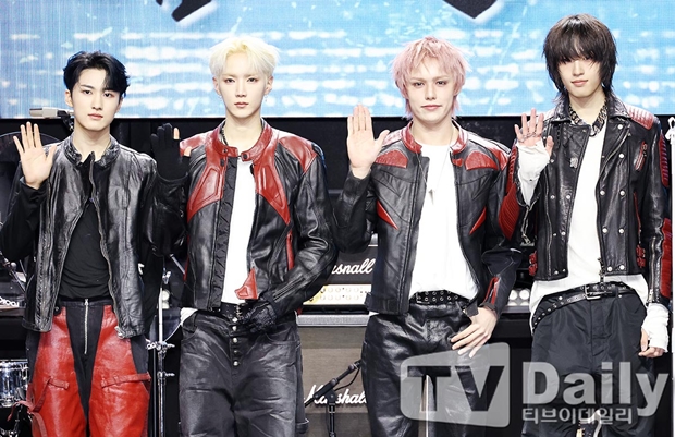 ���̿���