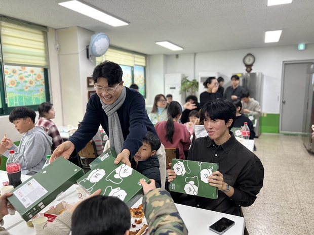 ƼºêÀ̵¥Àϸ® Æ÷Åä