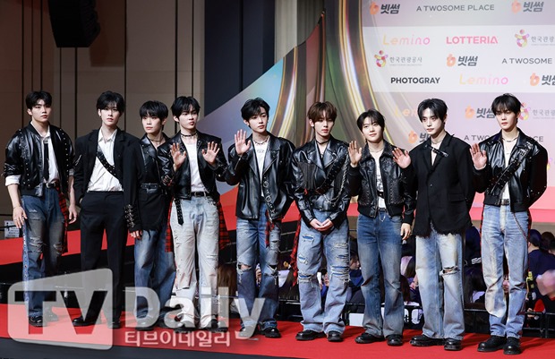 ���κ��̽���