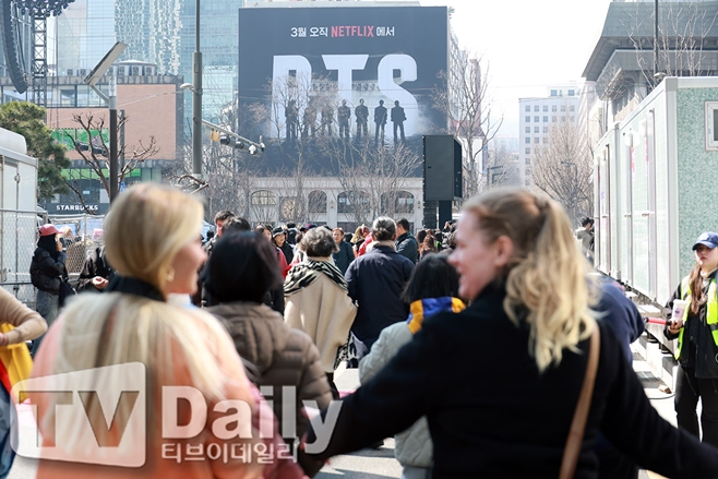 BTS �Ĺ� ���̺�: �Ƹ���(ARIRANG)�� ������ ��ȭ�� ���� �ϴ�