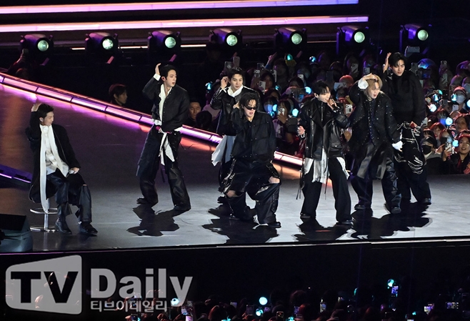 ��ź�ҳ�� ��ȭ�� ����, BTS �Ĺ� ���̺�: �Ƹ���