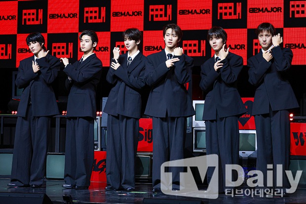 82������