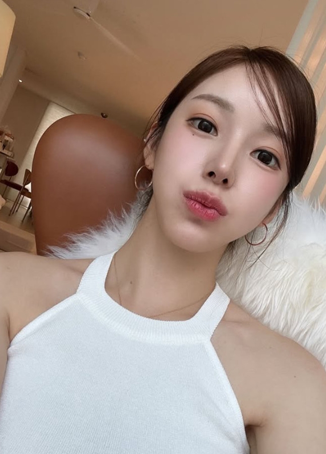 �߿��� �۰�