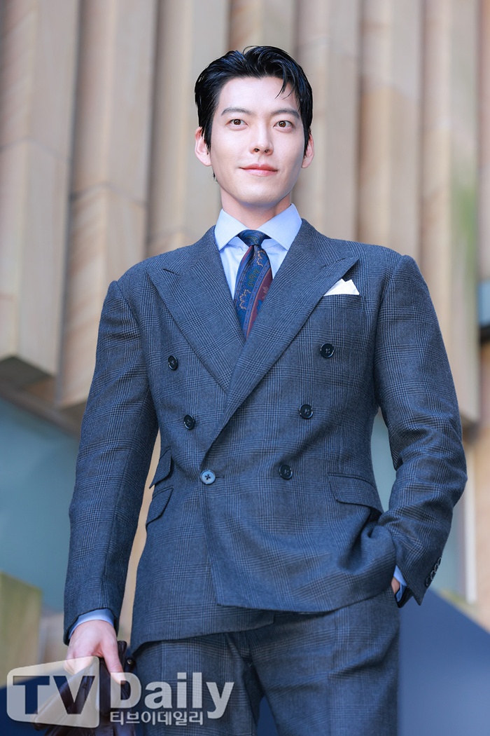 배우 김우빈